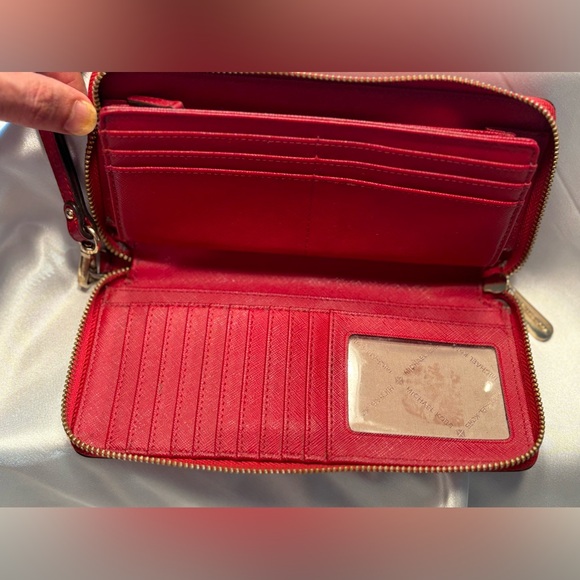 GUC MICHAEL KORS Leather Clutch Wallet with wrist strap - Picture 4 of 9